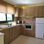 Korallis * Karavádhos