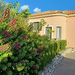 Korallis Villas *