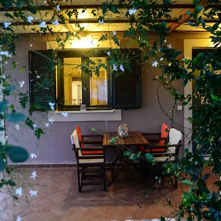 Korallis Apartament Karavádhos