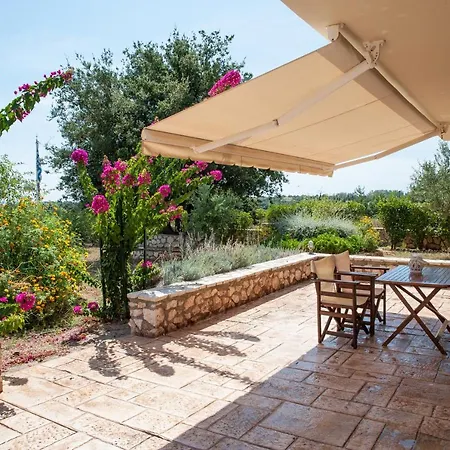 Korallis * Karavádhos