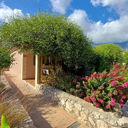 Korallis Apartament *